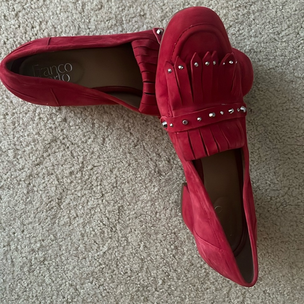 Stylish red shoes !👠